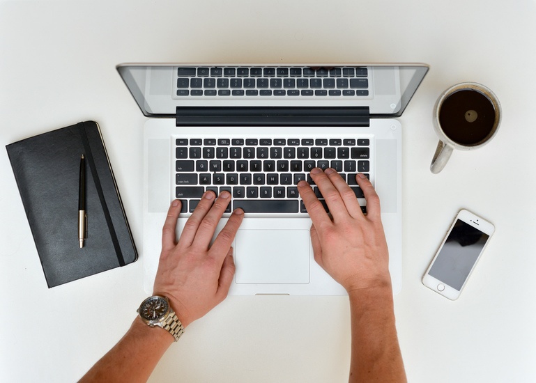 hands-coffee-cup-apple-large