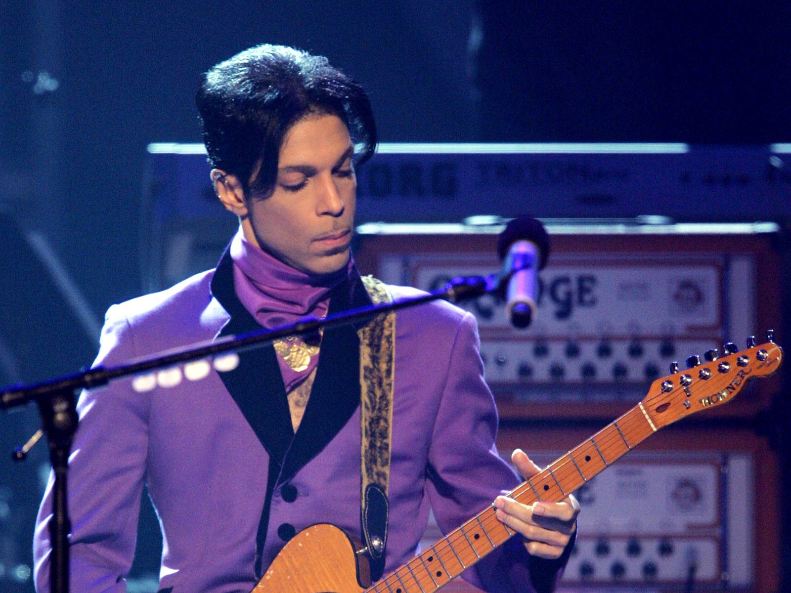 LOS ANGELES, CA - JUNE 27: Musician Prince performs onstage at the 2006 BET Awards at the Shrine Auditorium on June 27, 2006 in Los Angeles, California. (Photo by Frazer Harrison/Getty Images)